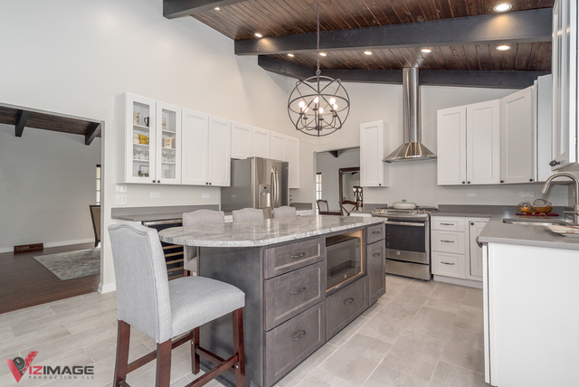 44 Old Creek Road Palos Park, IL 60464 - Photo 2 of 38 a kitchen with a table chairs and white cabinets
