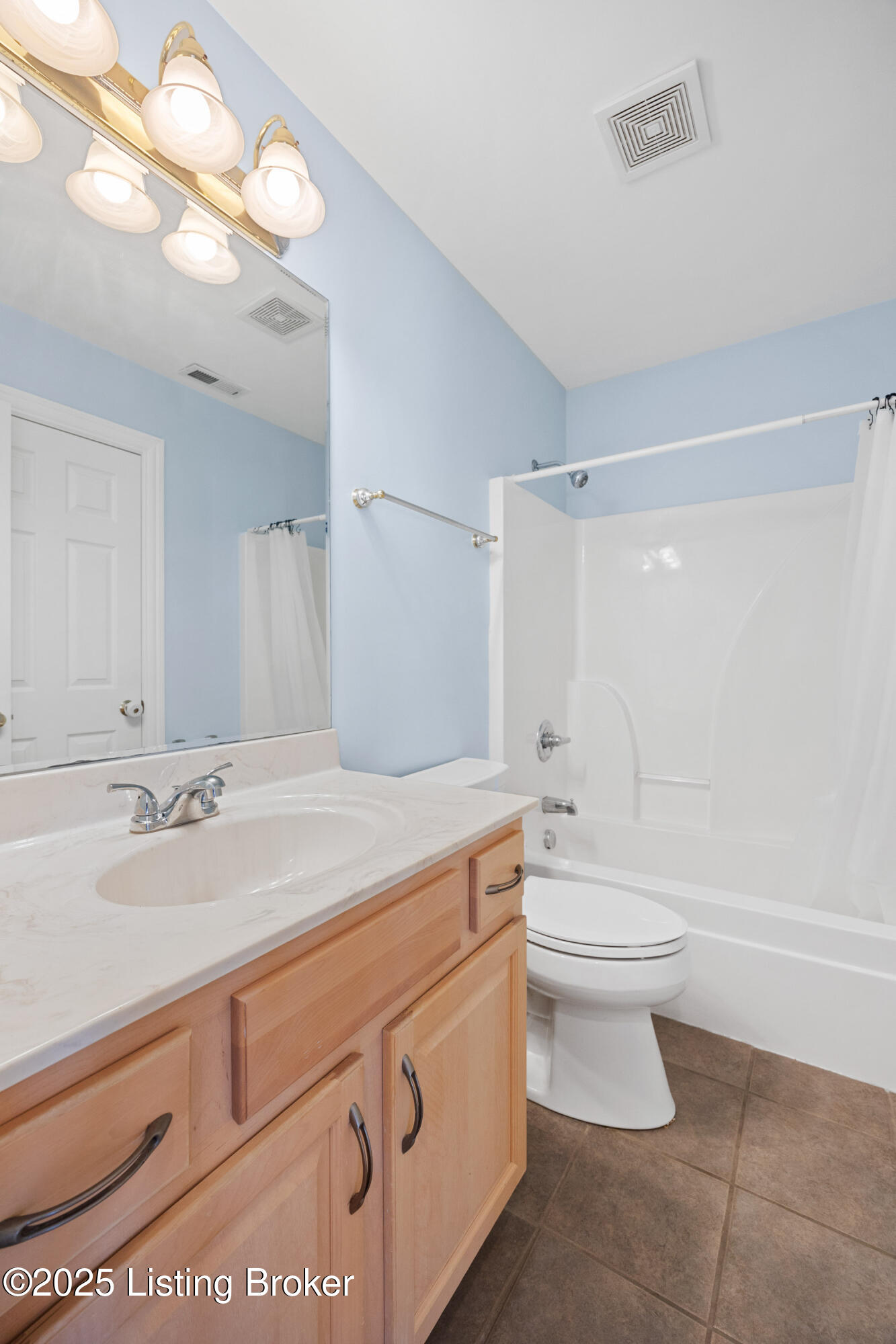 6113 Moser Farm Road Prospect, KY 40059 - Photo 40 of 62 2nd Floor bathroom