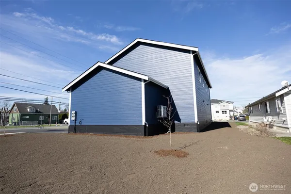 $425,000 | 1116 Sumas Avenue, Unit 2, Sumas, WA 98295