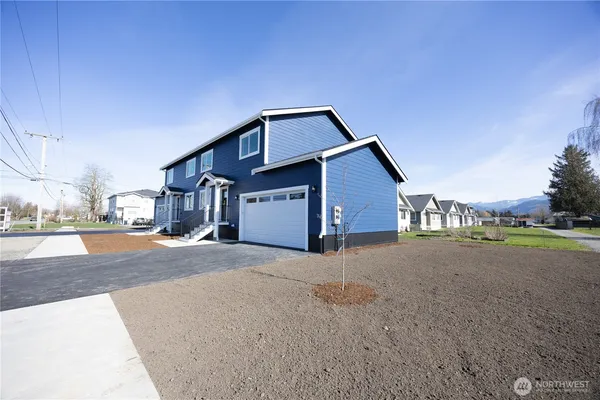 $425,000 | 1116 Sumas Avenue, Unit 2, Sumas, WA 98295