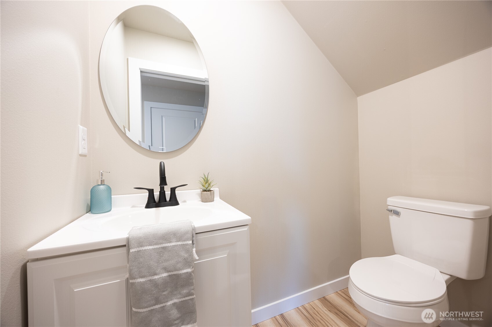 1116 Sumas Avenue, Unit 2 Sumas, WA 98295 - Photo 9 of 24