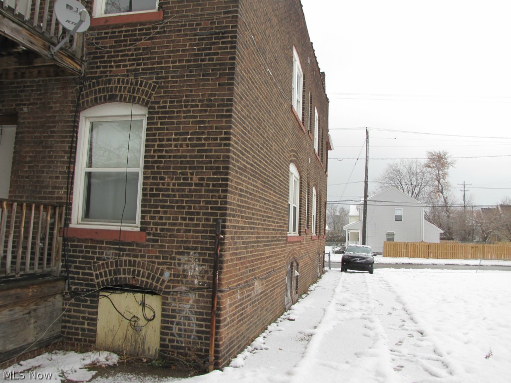 926 Lakeview Road Cleveland, OH 44108 - Photo 3 of 12