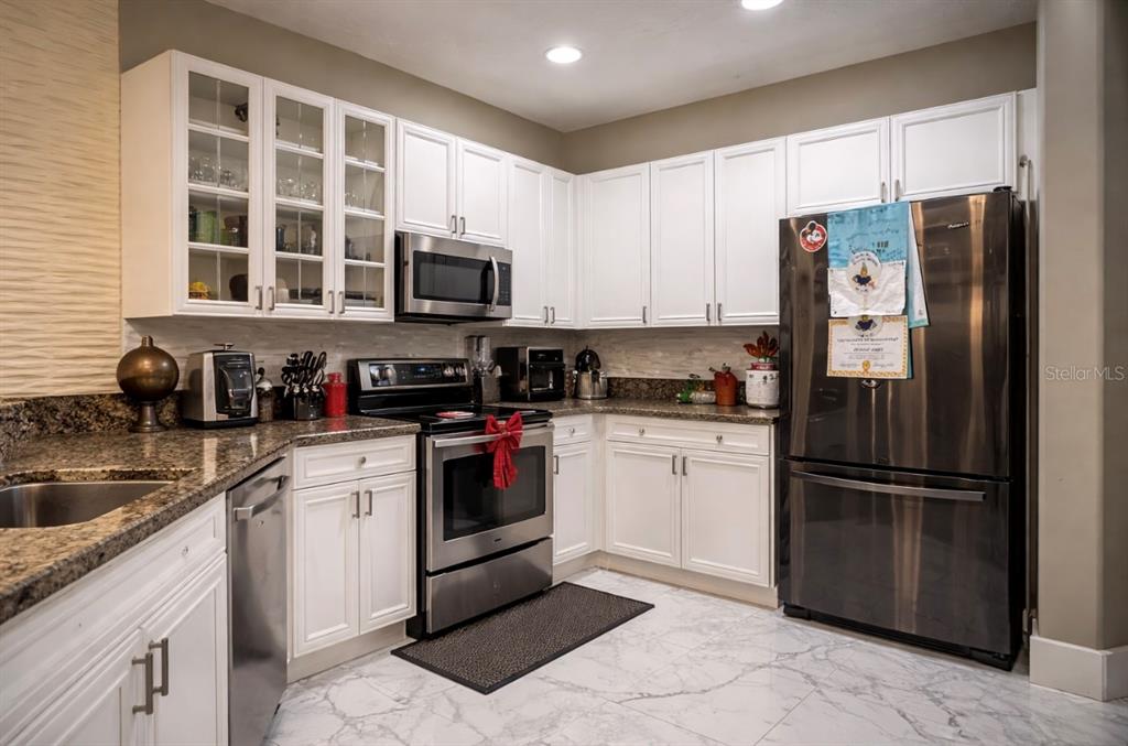 5908 Strada Capri Way Orlando, FL 32835 - Photo 4 of 20