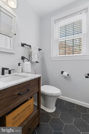 $600,000 | 3045 South Abingdon Street, Arlington, VA 22206