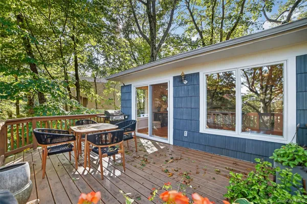 a view of a house with backyard and a tree