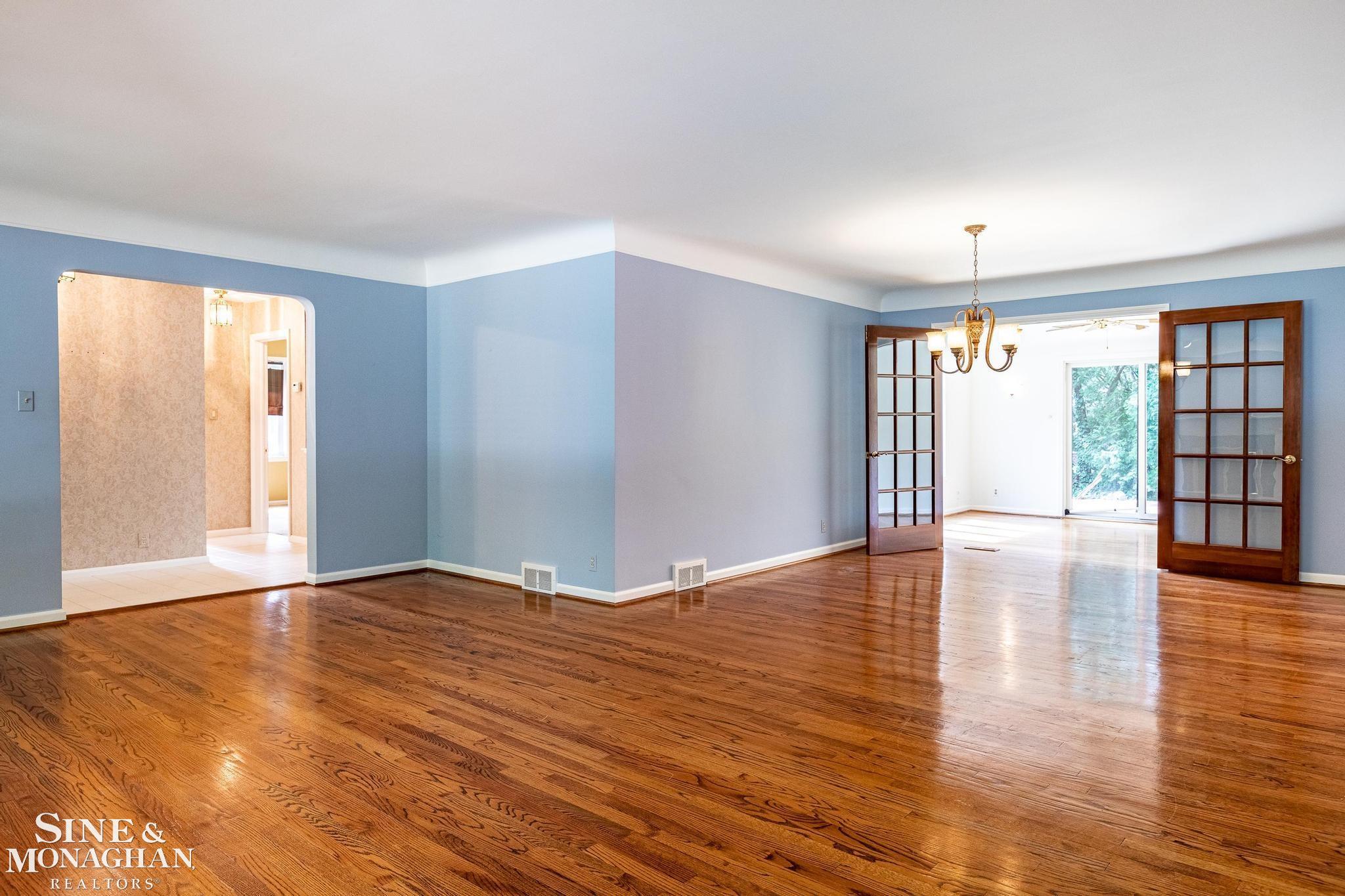 945 North Renaud Road Grosse Pointe Woods, MI 48236 - Photo 3 of 28