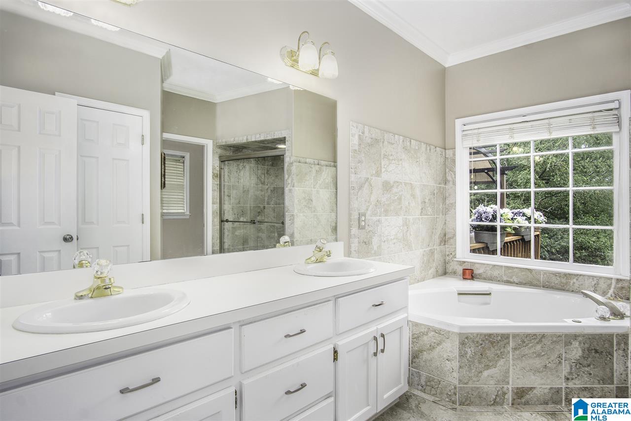 105 Kentwood Way Alabaster, AL 35007 - Photo 11 of 33