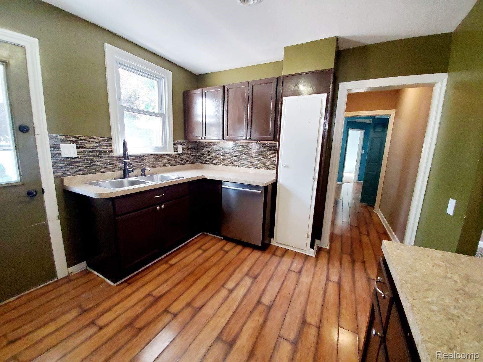 24485 West Road Flat Rock, MI 48134 - Photo 4 of 21 4.jpg