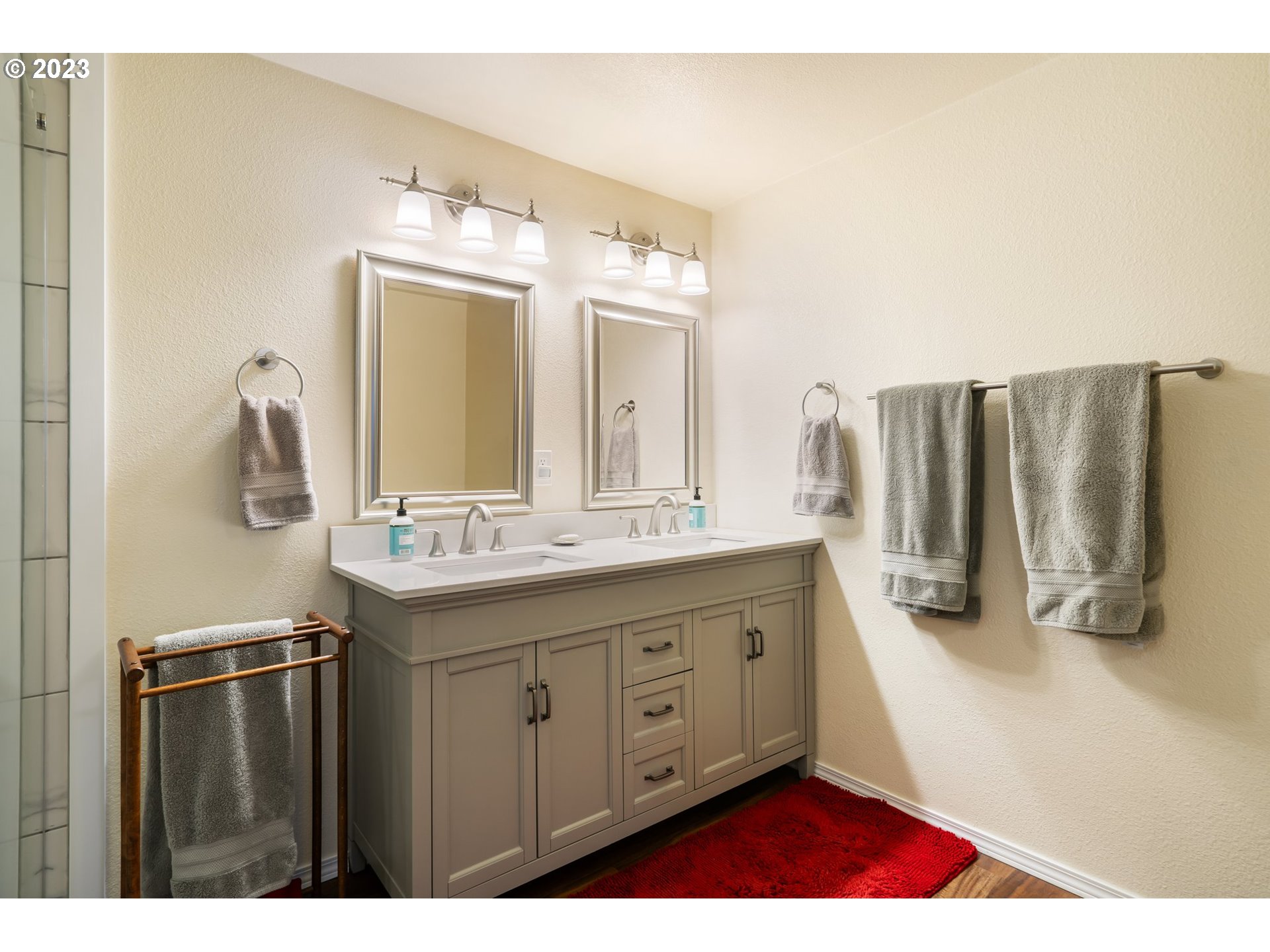 345 3rd Street Northeast Irrigon, OR 97844 - Photo 20 of 39 a bathroom with a double vanity sink and mirror