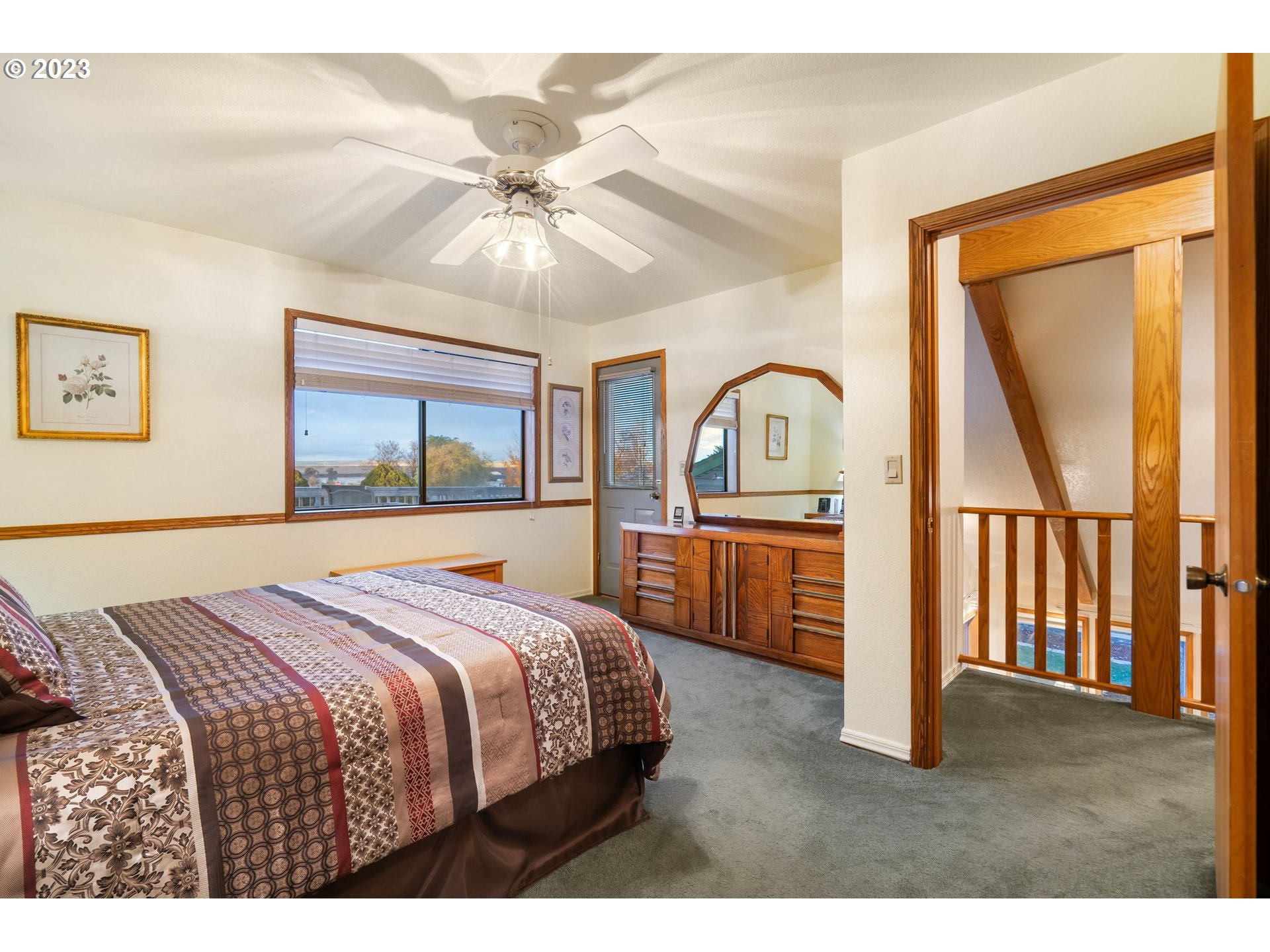 345 3rd Street Northeast Irrigon, OR 97844 - Photo 24 of 39 a bedroom with a large bed and a window