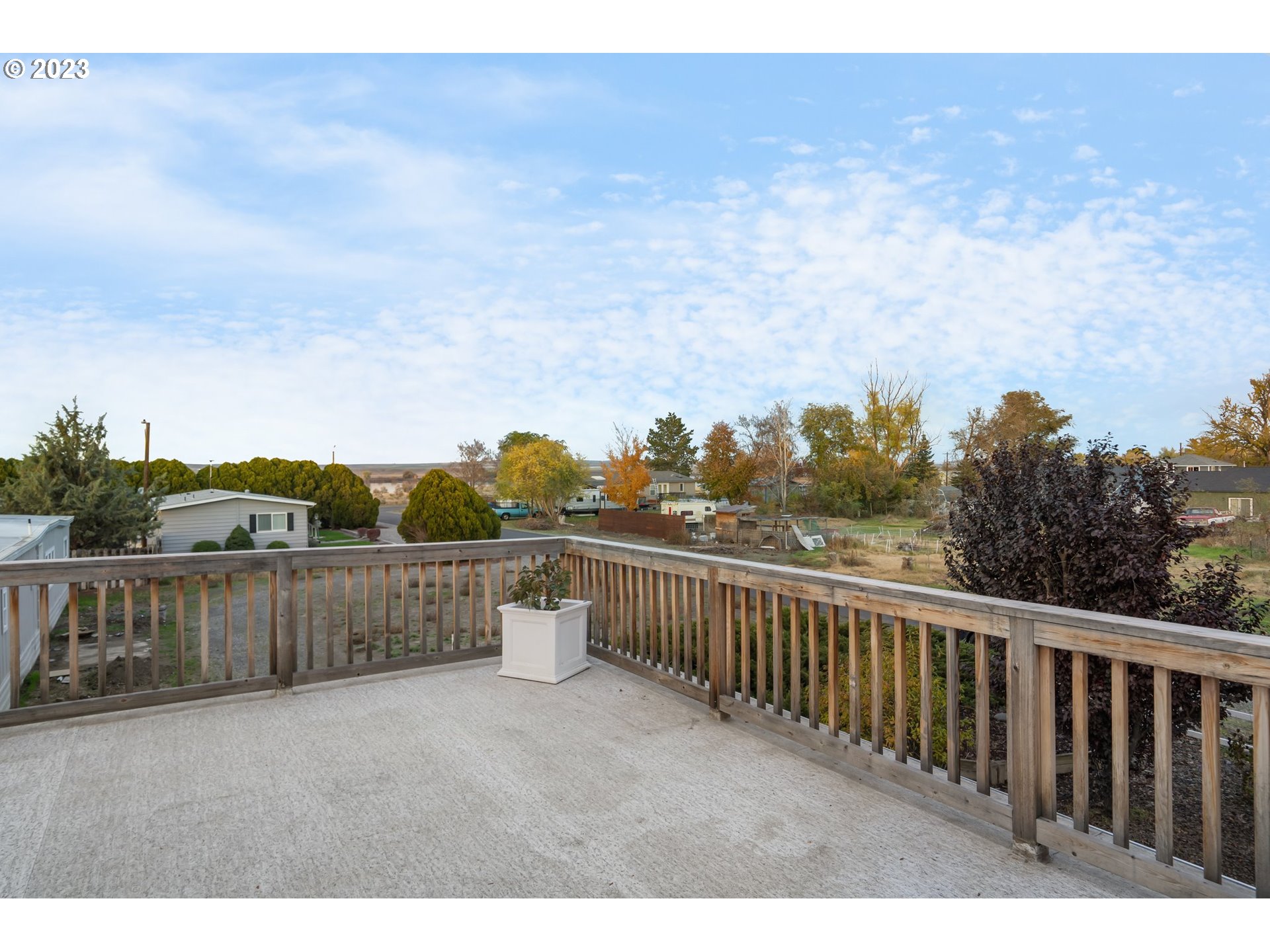 345 3rd Street Northeast Irrigon, OR 97844 - Photo 29 of 39 a view of a terrace with skyline