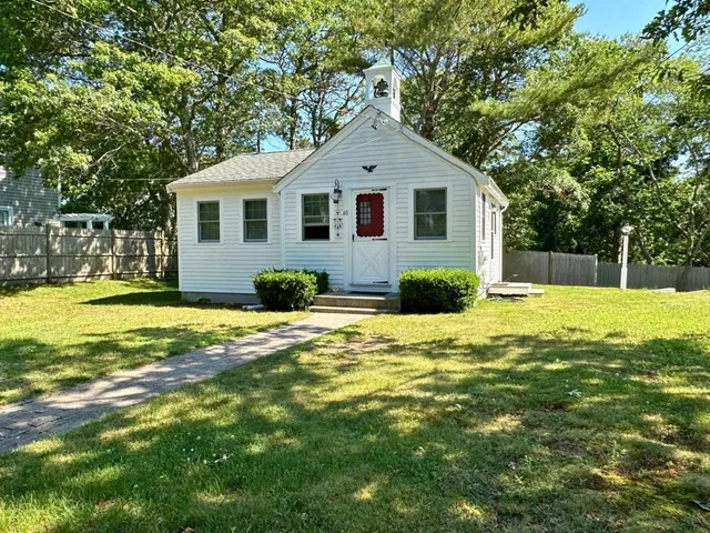 $2,200 | 40 Bradford Road, Yarmouth, MA 02673