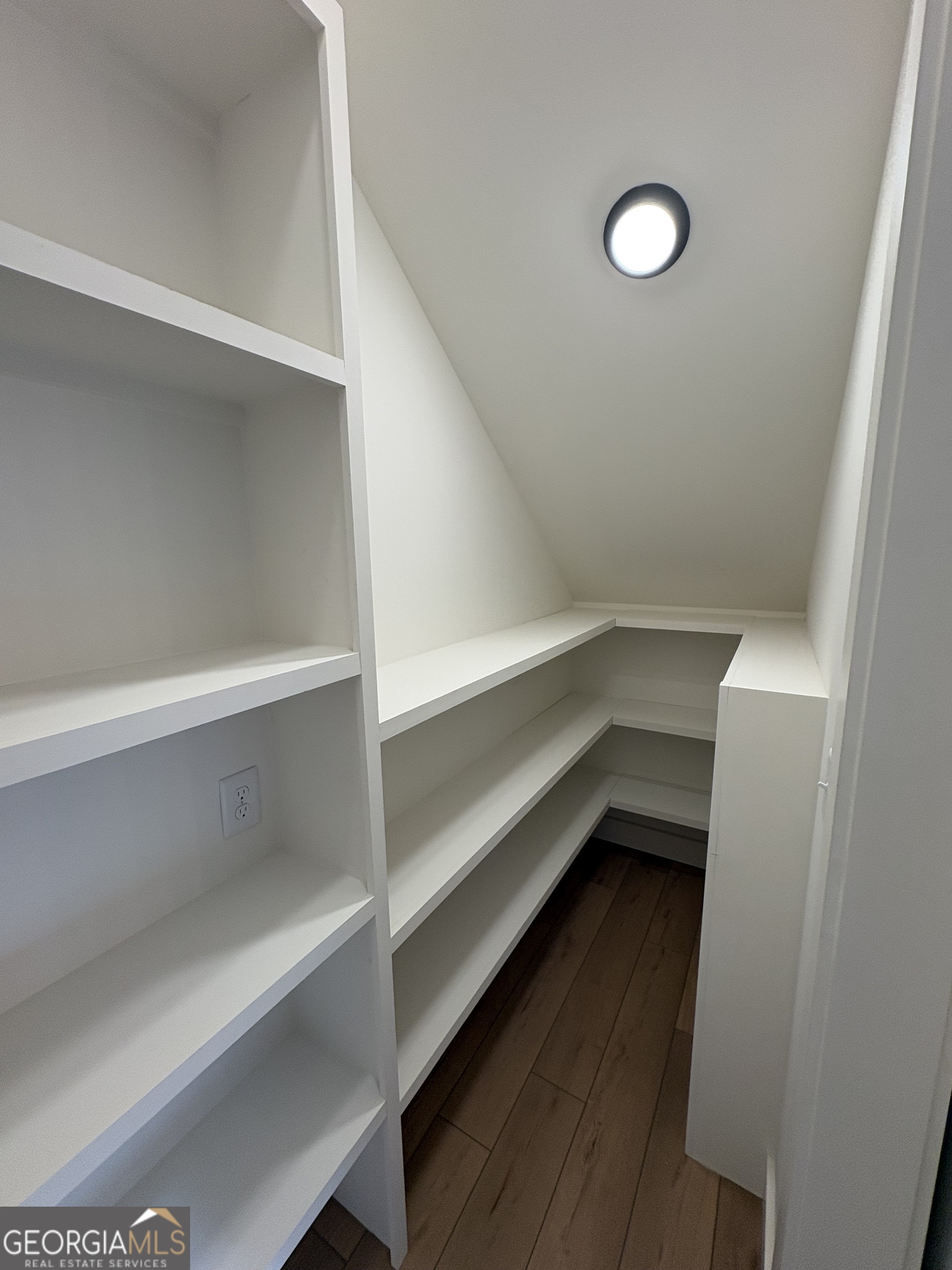 435 Muskogee Trail Dublin, GA 31021 - Photo 11 of 31 a view of walk in closet