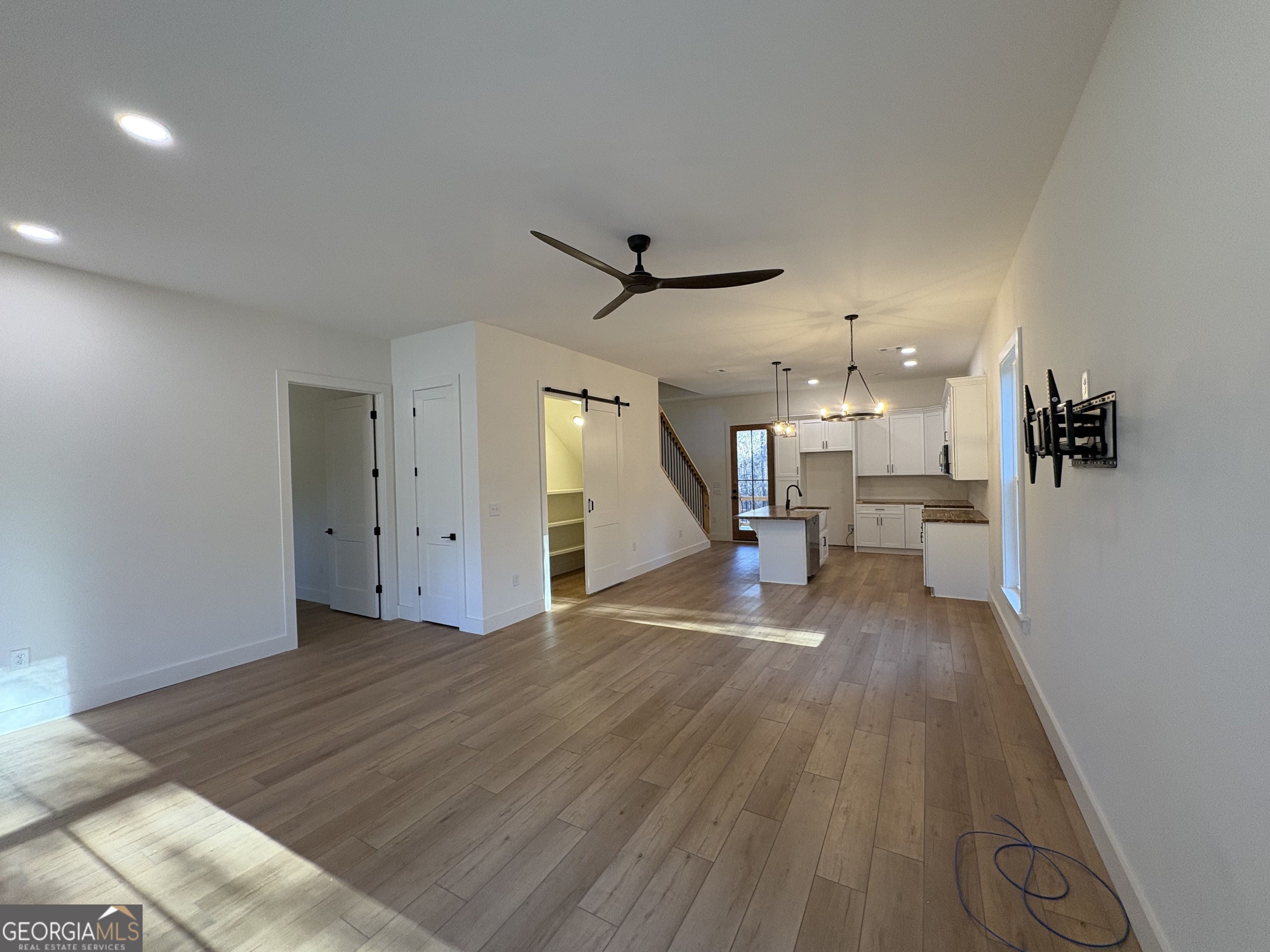 435 Muskogee Trail Dublin, GA 31021 - Photo 6 of 31 a view of a livingroom with a furniture