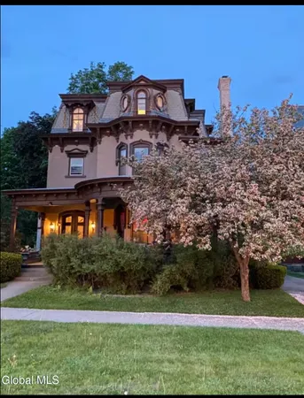 $2,150 | 630 North Broadway, Saratoga Springs, NY 12866