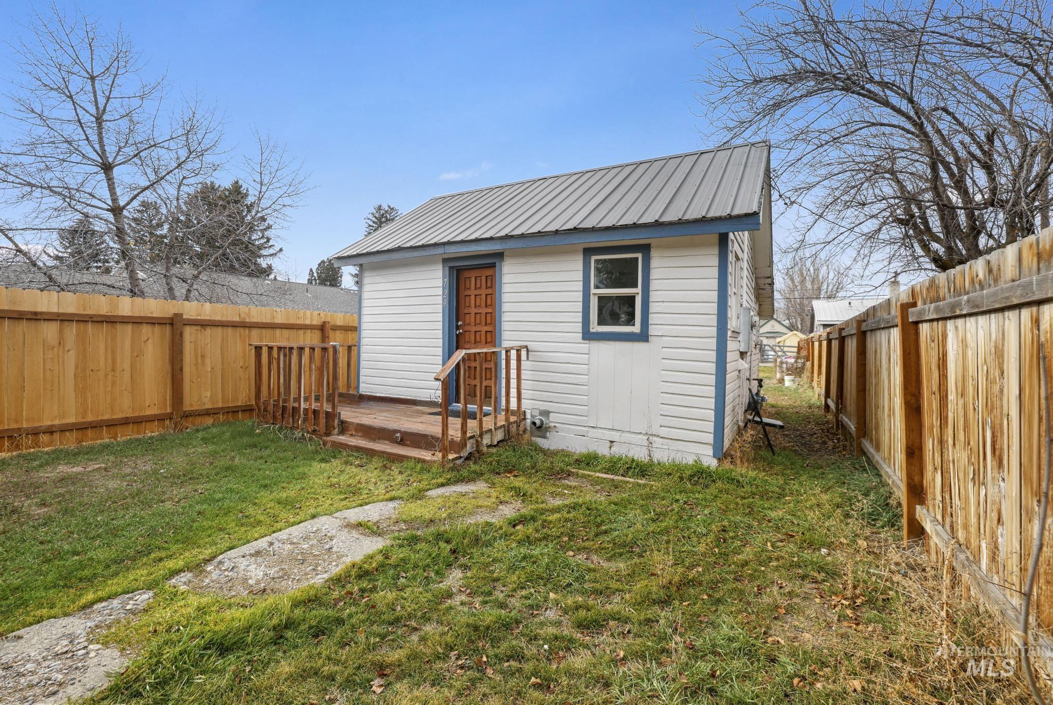 729 California Street Gooding, ID 83330 - Photo 1 of 21