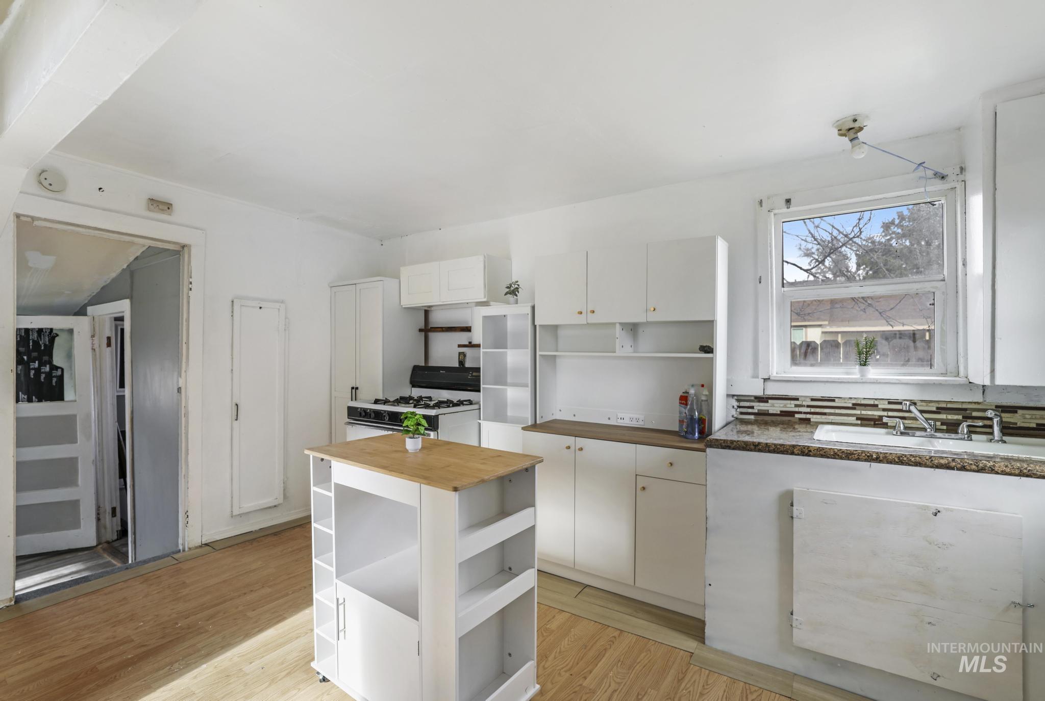 729 California Street Gooding, ID 83330 - Photo 3 of 21