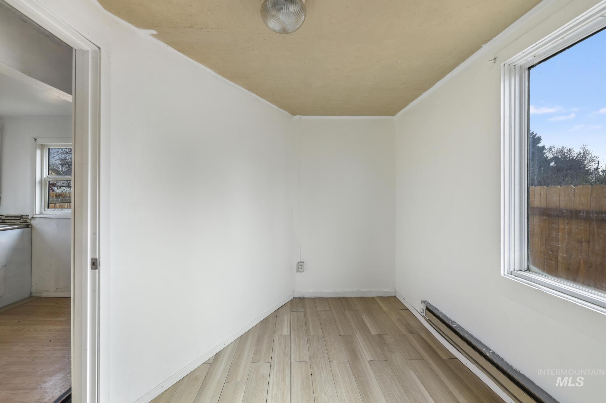 729 California Street Gooding, ID 83330 - Photo 6 of 21