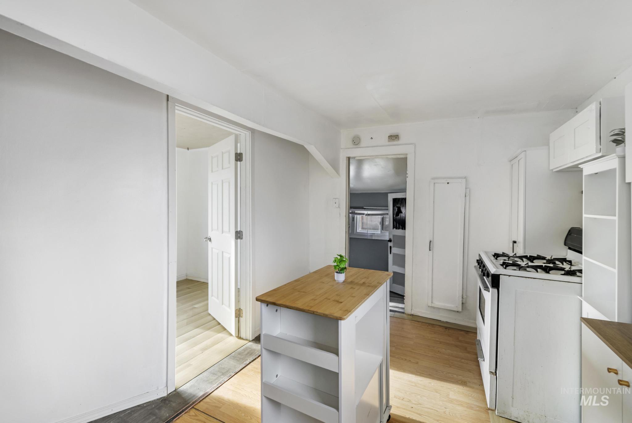 729 California Street Gooding, ID 83330 - Photo 7 of 21