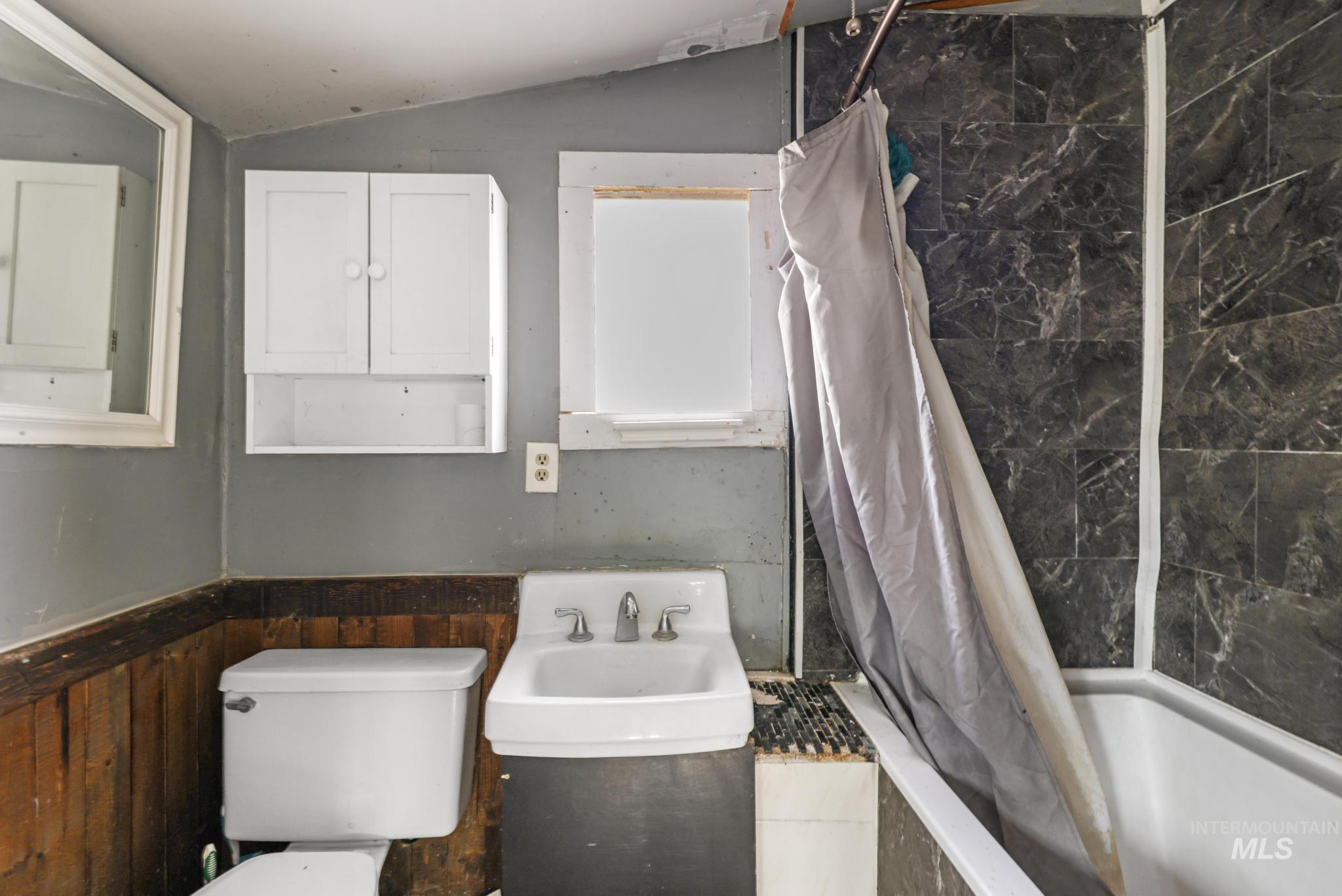 729 California Street Gooding, ID 83330 - Photo 10 of 21