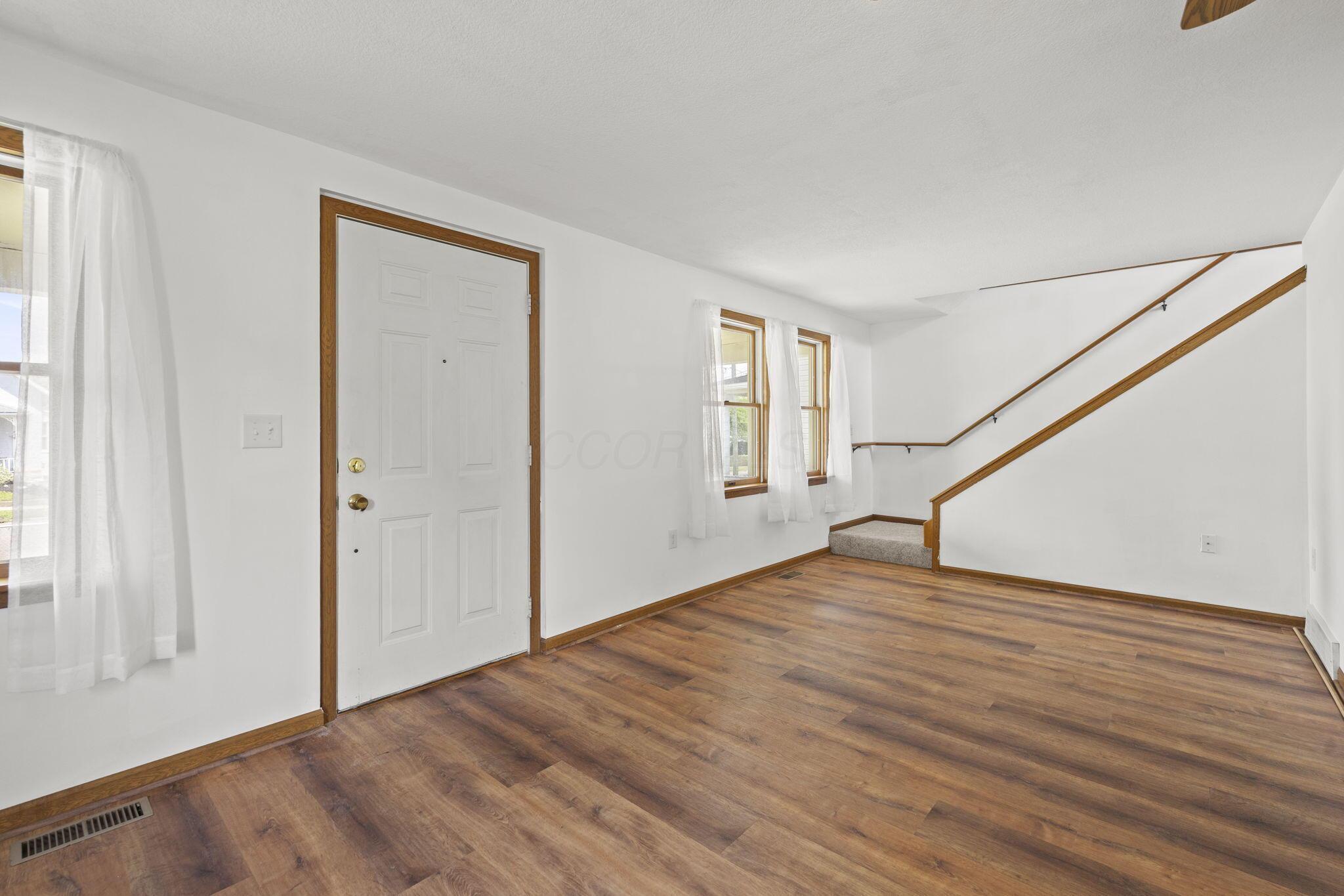 175 South 5th Street Newark, OH 43055 - Photo 5 of 50 Living Room