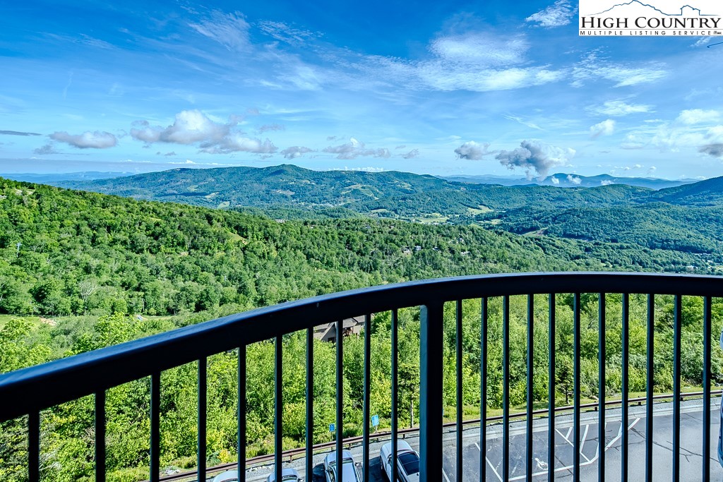303 Sugar Top Drive, Unit 43427 Sugar Mountain, NC 28604 - Photo 1 of 18 a view of a green field