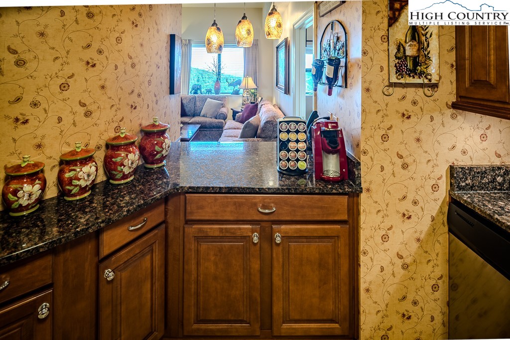 303 Sugar Top Drive, Unit 43427 Sugar Mountain, NC 28604 - Photo 11 of 18 a view of a entryway