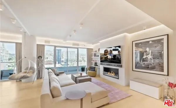 $17,500 | 6250 Hollywood Boulevard, Unit 12D, Los Angeles, CA 90028