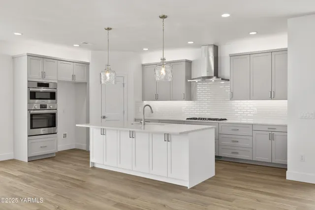 a view of an ocean view