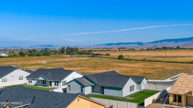 $679,900 | 204 Ian Avenue East, Ellensburg, WA 98926