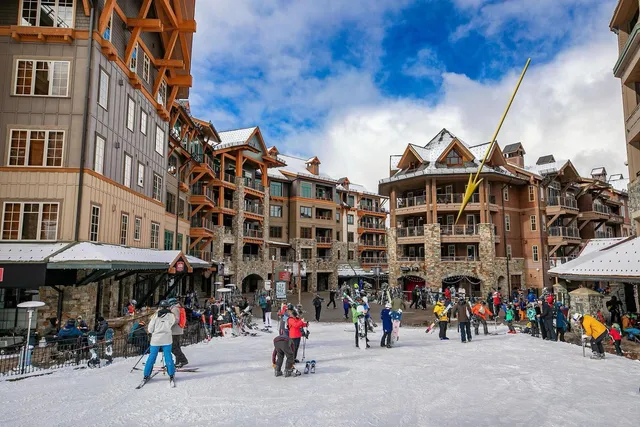a view of a tennis court