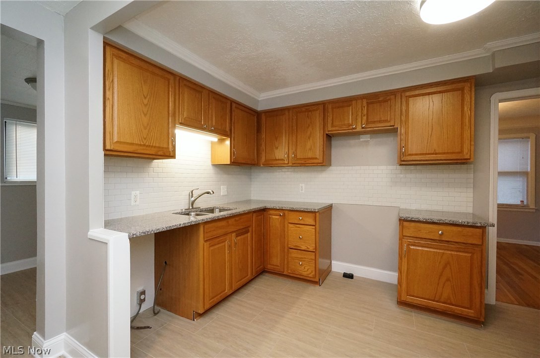 4063 Linnell Road Cleveland, OH 44121 - Photo 12 of 35