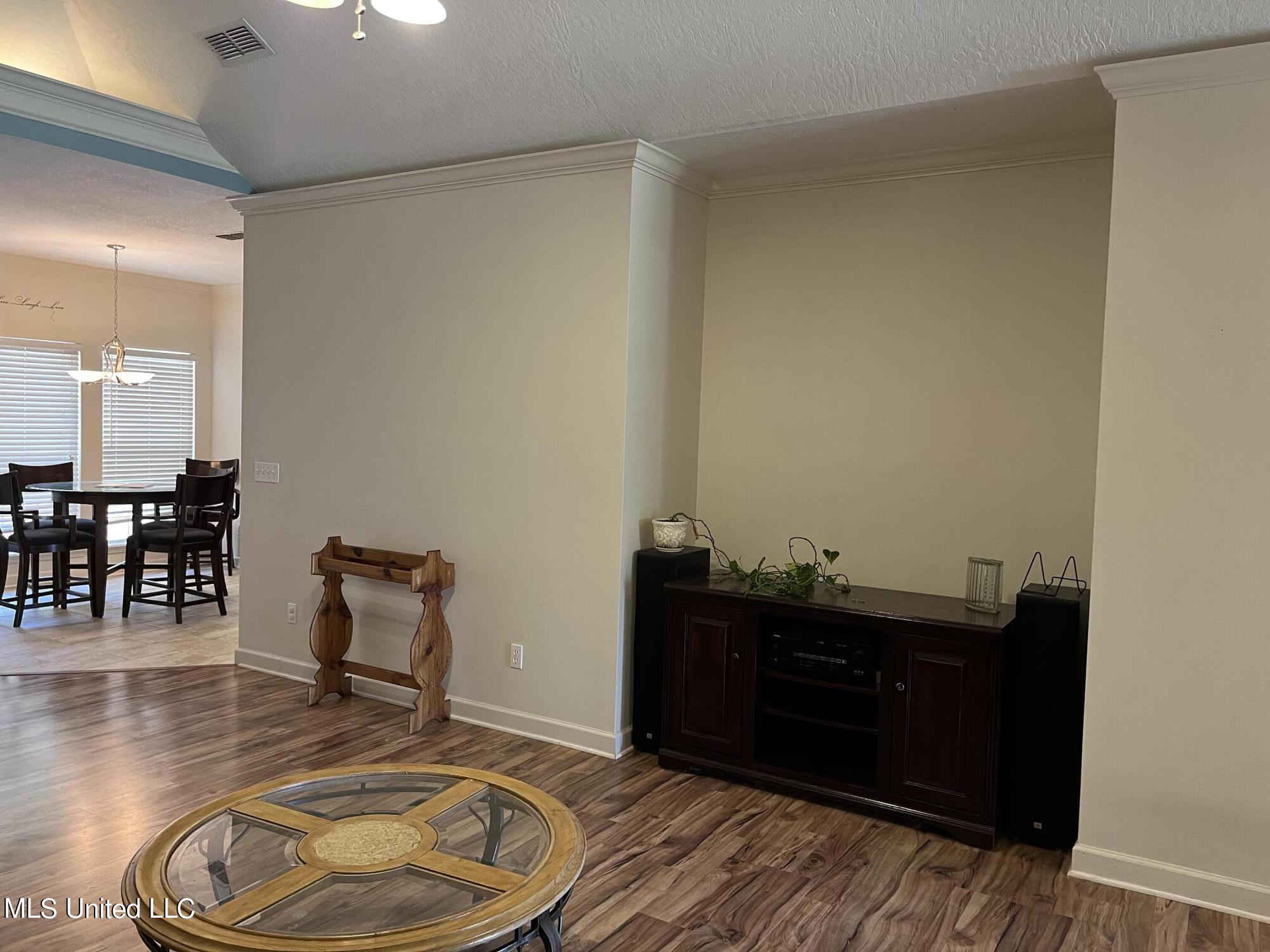 7726 Falcon Circle West Ocean Springs, MS 39564 - Photo 9 of 46 IMG_1715