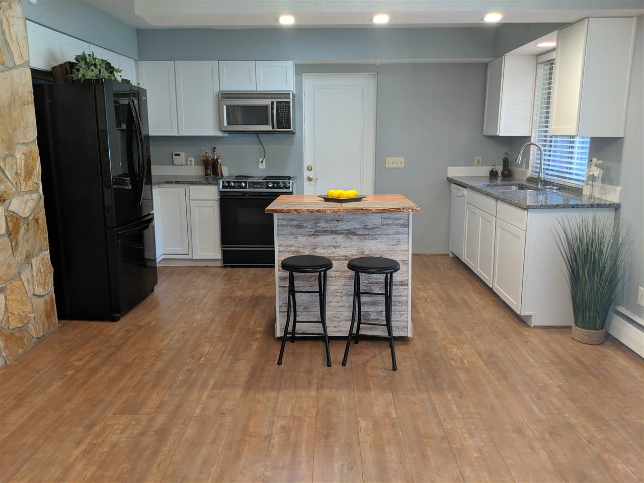 3620 North River Road Freeland, MI 48623 - Photo 3 of 34