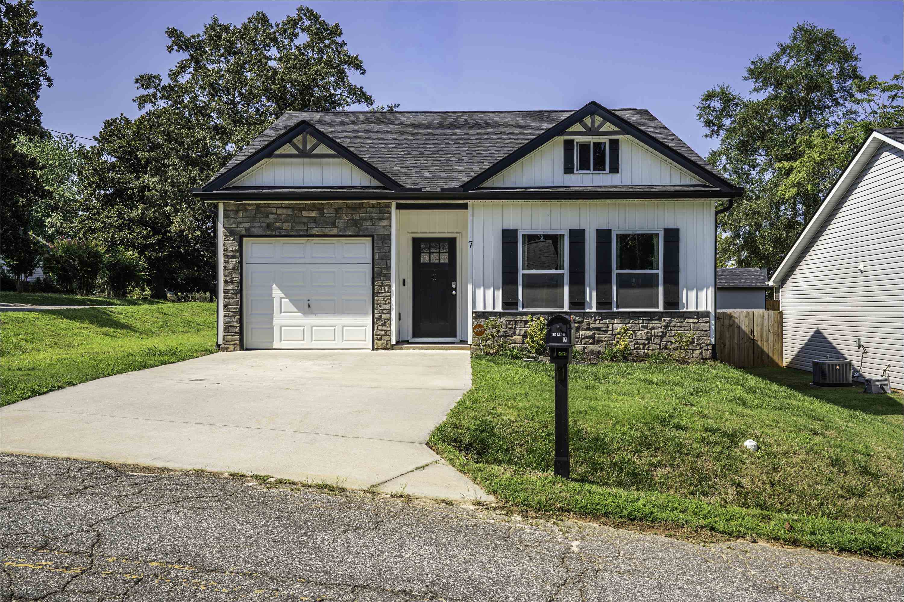 7 Lawrence Street Inman, SC 29349 - Photo 2 of 22