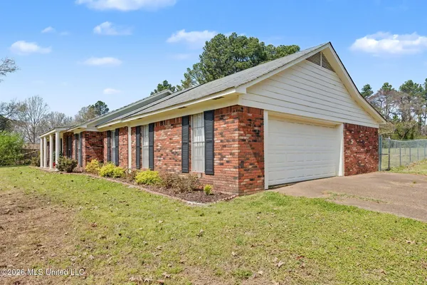 $414,900 | 5600 Rolling Hills Drive, Olive Branch, MS 38654