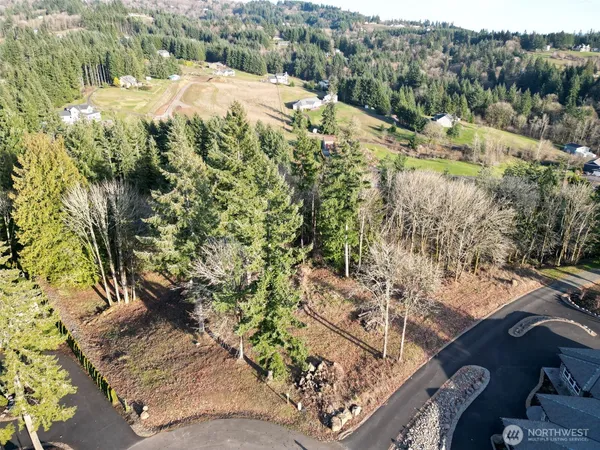 a view of a houses with yard