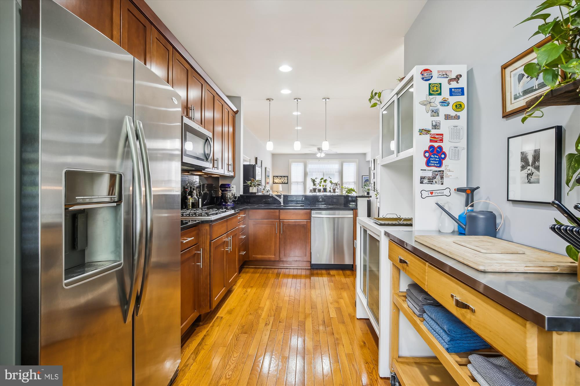 3461 Kemper Road Arlington, VA 22206 - Photo 12 of 27 SS Apps include double oven & built in microwave.