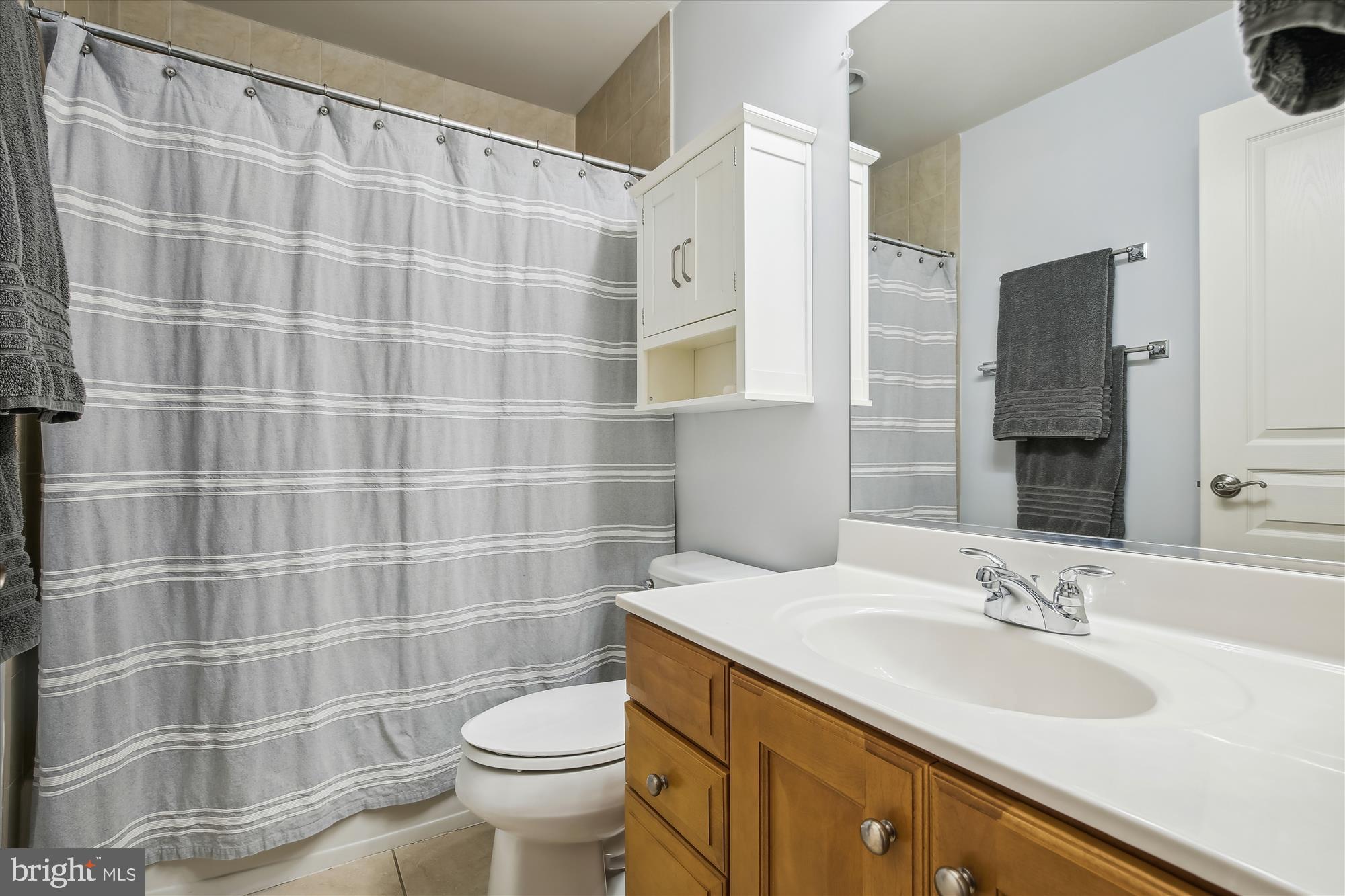 3461 Kemper Road Arlington, VA 22206 - Photo 22 of 27 Upper level full bathroom