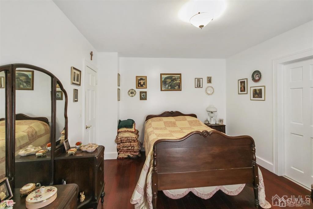 122 South Lincoln Avenue Middlesex, NJ 08846 - Photo 18 of 37 a bedroom with a bed and dresser