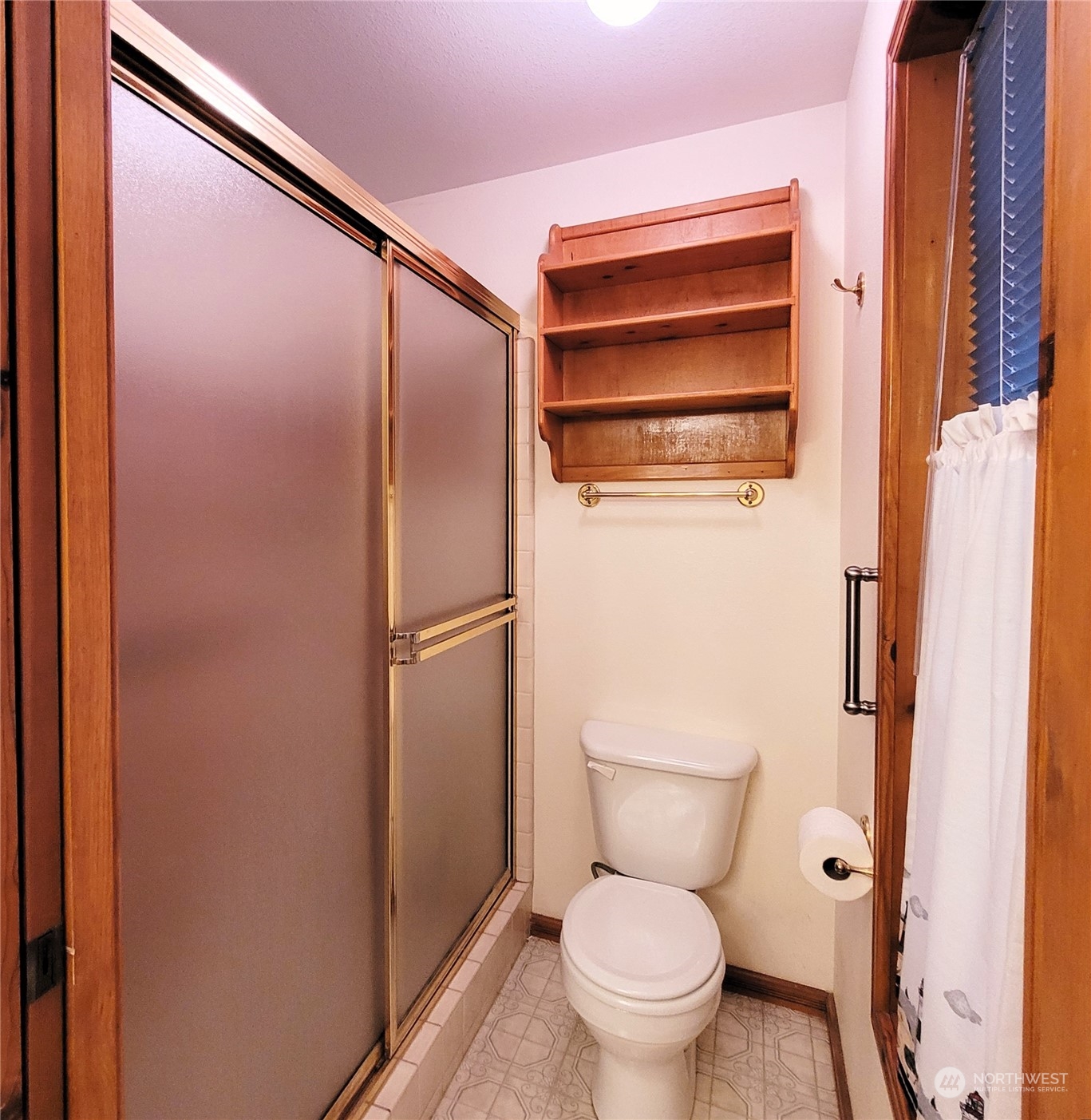 2712 Atterberry Road Sequim, WA 98382 - Photo 13 of 39 a bathroom with a toilet and a shower
