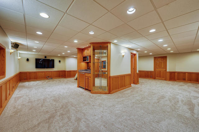 125 Briargate Road Cary, IL 60013 - Photo 18 of 24 a big room with gym equipment