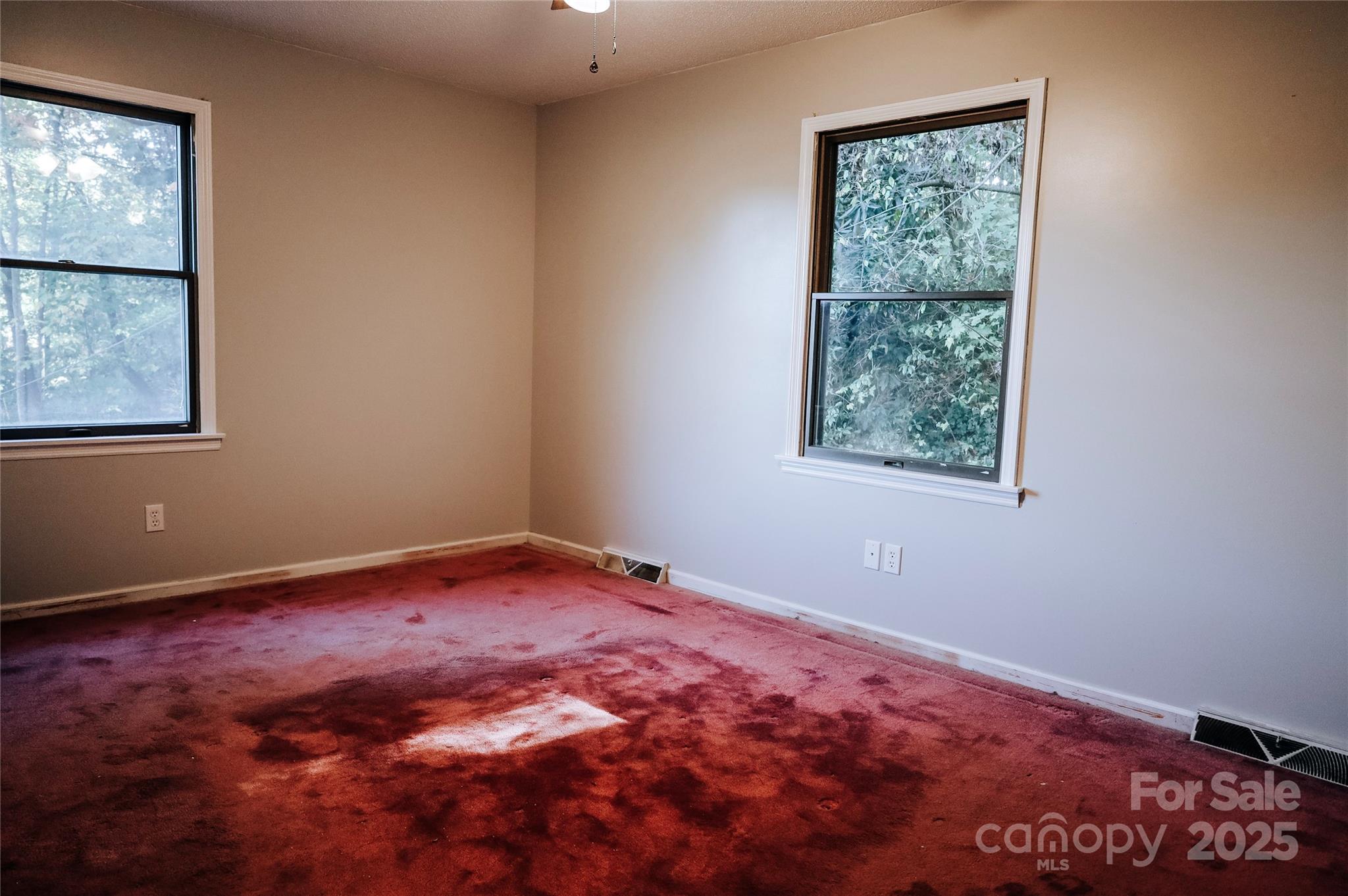 7 Windy Hollow Road Asheville, NC 28806 - Photo 18 of 39 an empty room with a window
