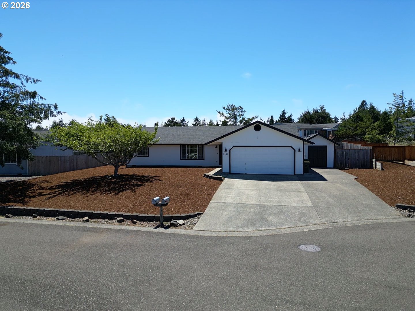 1445 Yew Street Florence, OR 97439 - Photo 2 of 34