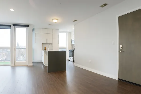 $4,631 | 3301 North Sheffield Avenue, Unit 501, Chicago, IL 60657