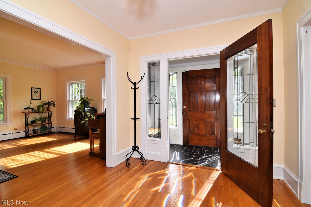 2868 Lee Road Cleveland, OH 44120 - Photo 3 of 35 Foyer