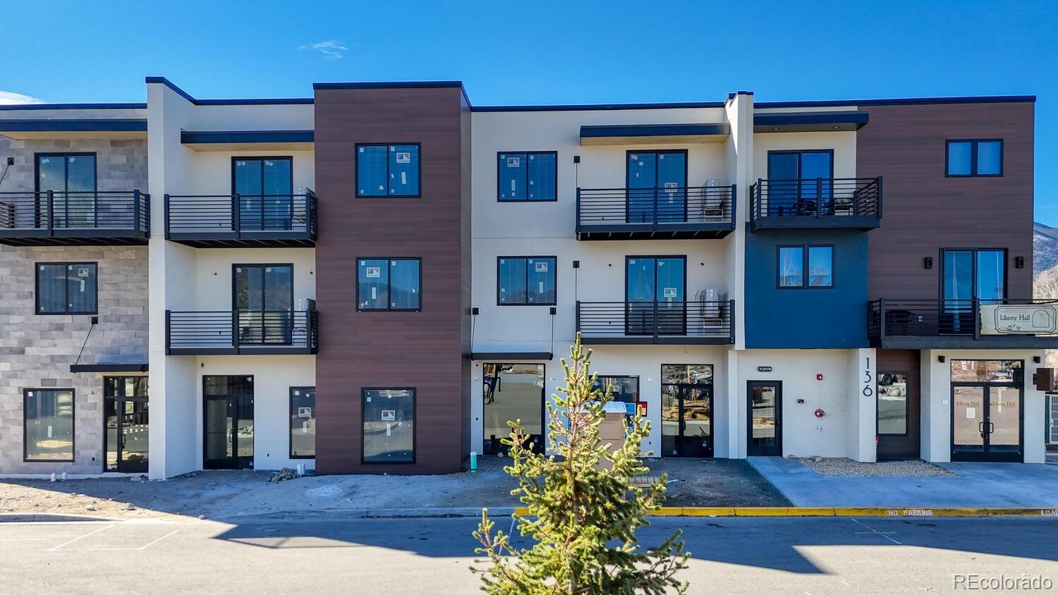a house view with outdoor space