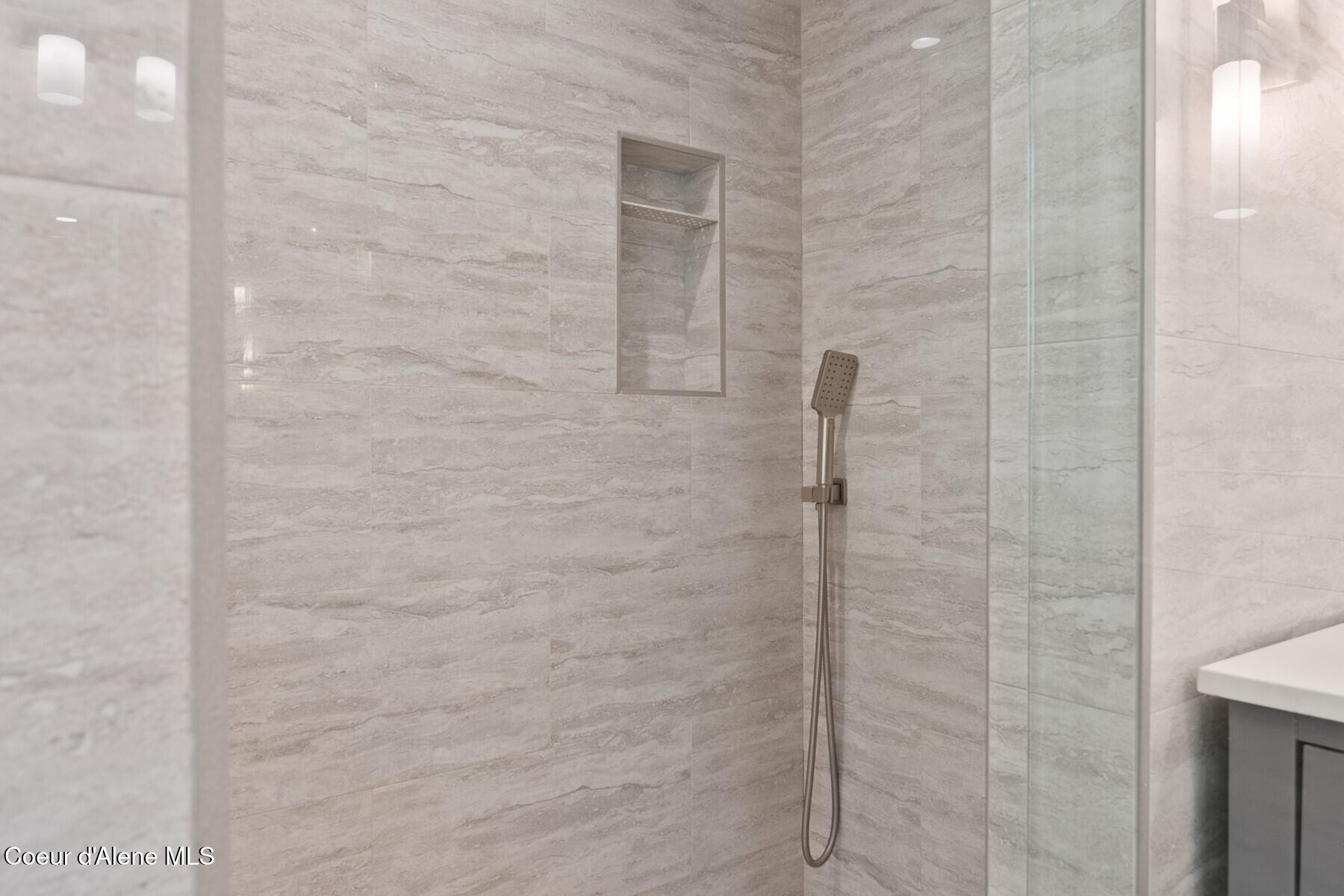 2406-1 South Silver Beach Road Coeur D'Alene, ID 83814 - Photo 19 of 44 Glass Shower