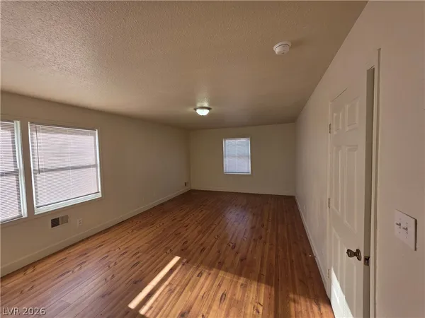 $2,900 | 1590 Mustang Drive, Henderson, NV 89002
