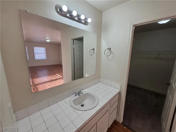 $2,900 | 1590 Mustang Drive, Henderson, NV 89002